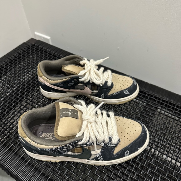 Travis Scott x Dunk Low Premium QS SB ‘Cactus Jack’ - Picture 3 of 7